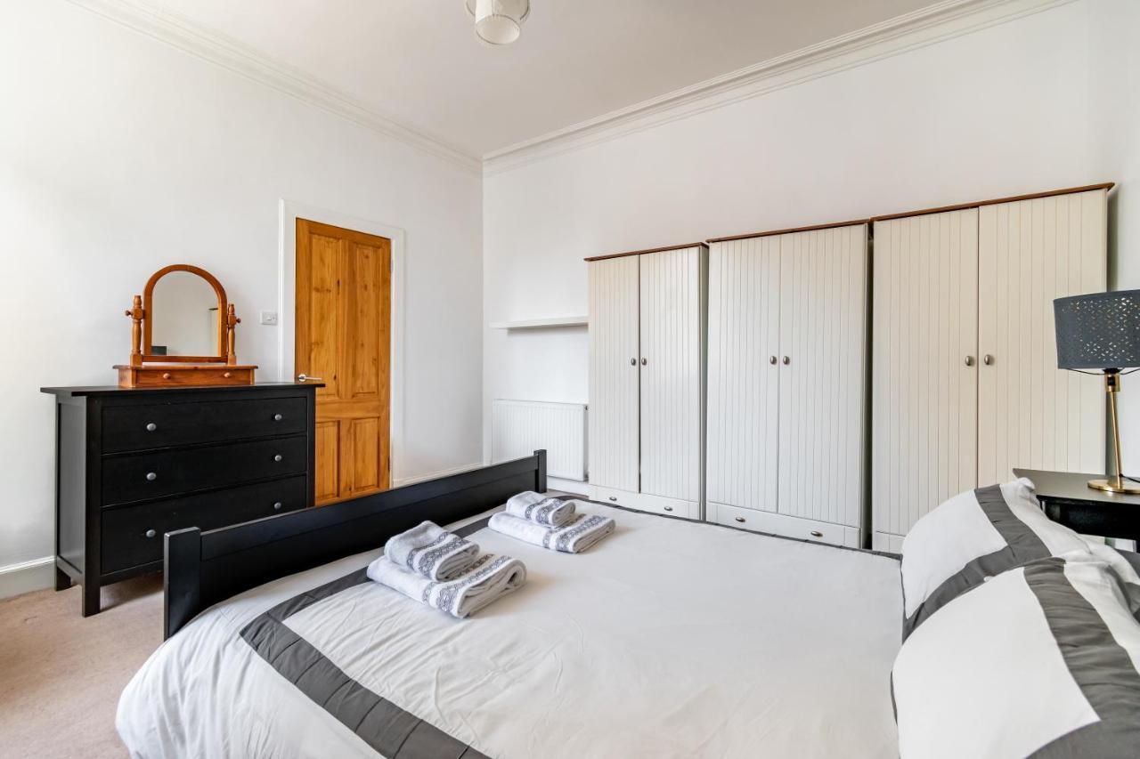 Amazing Apartments - Dalgety St - Near Holyrood Единбург Екстериор снимка