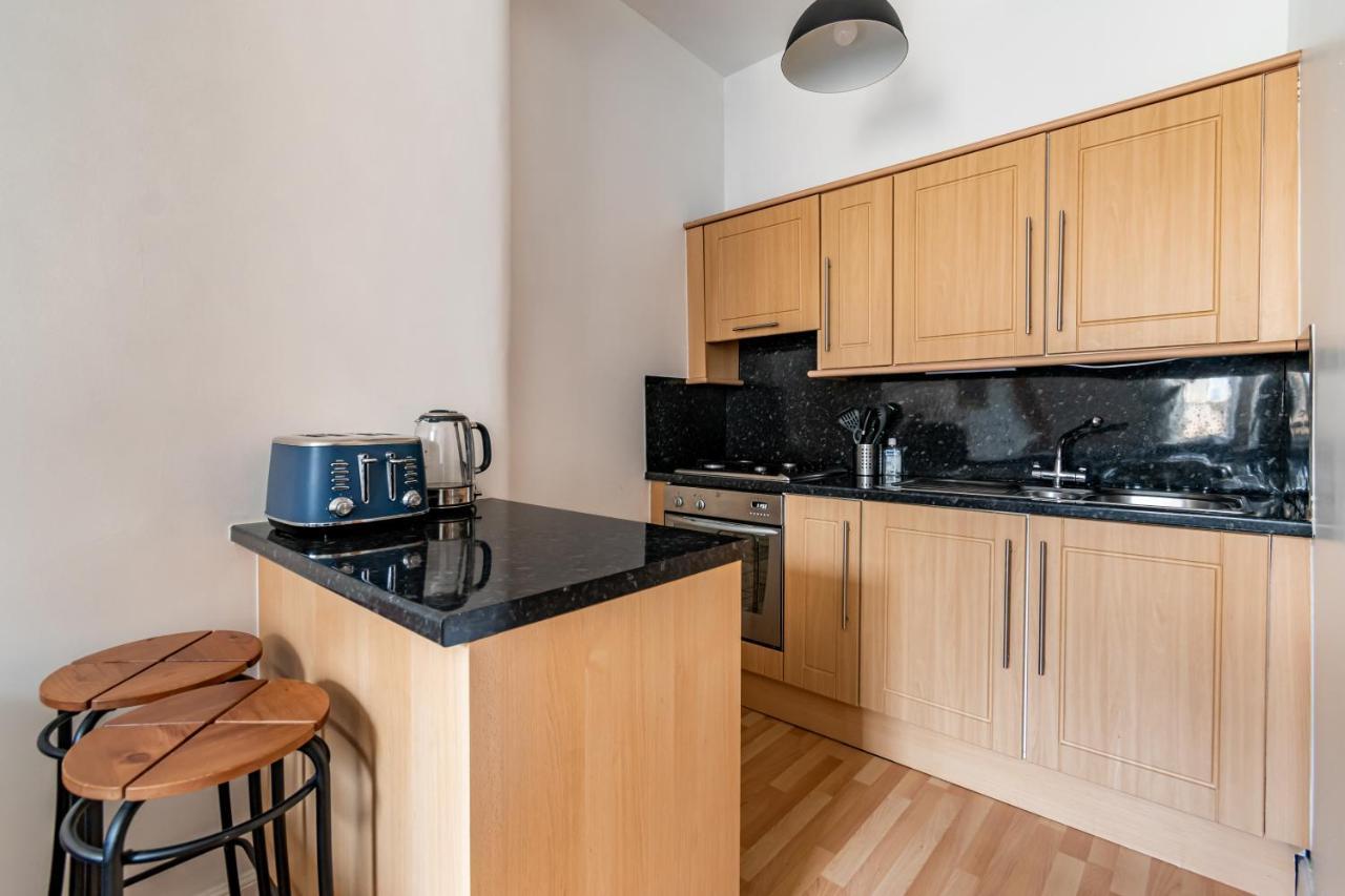 Amazing Apartments - Dalgety St - Near Holyrood Единбург Екстериор снимка