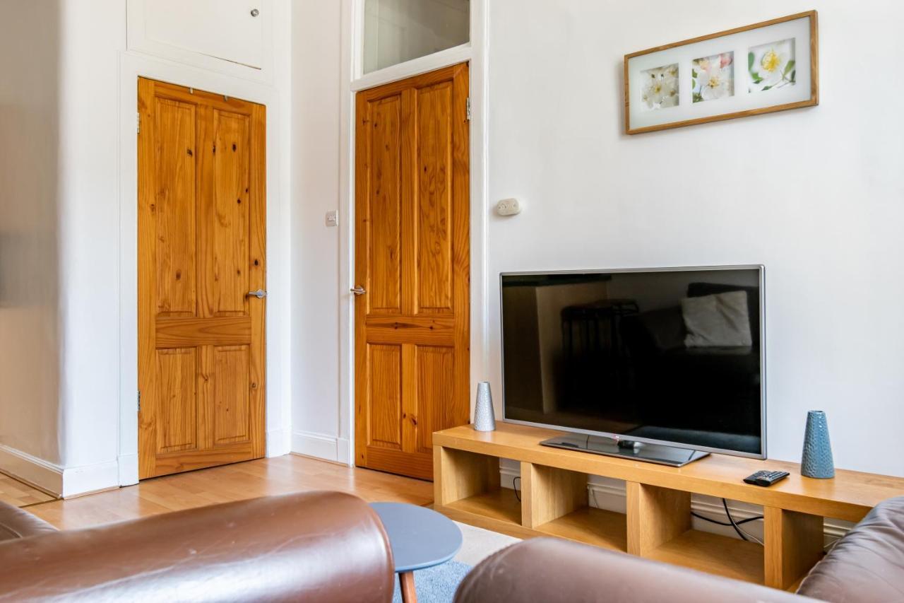 Amazing Apartments - Dalgety St - Near Holyrood Единбург Екстериор снимка