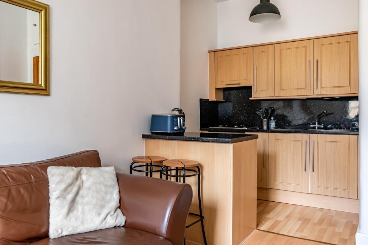 Amazing Apartments - Dalgety St - Near Holyrood Единбург Екстериор снимка