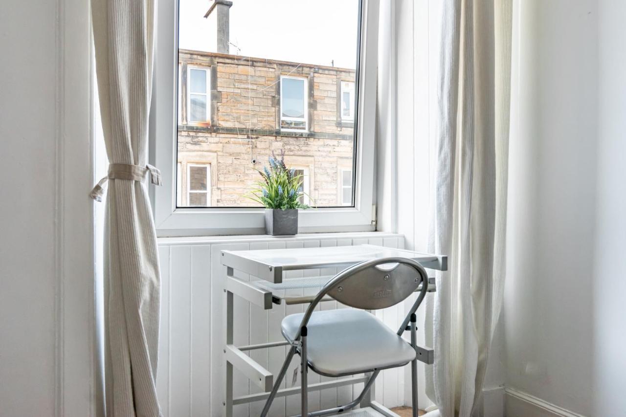 Amazing Apartments - Dalgety St - Near Holyrood Единбург Екстериор снимка